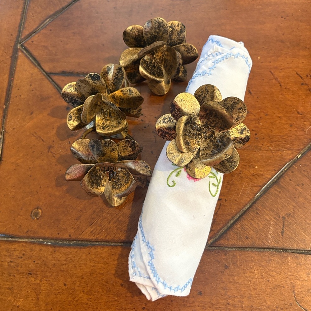 Napkin Rings Gold Flower set of 4